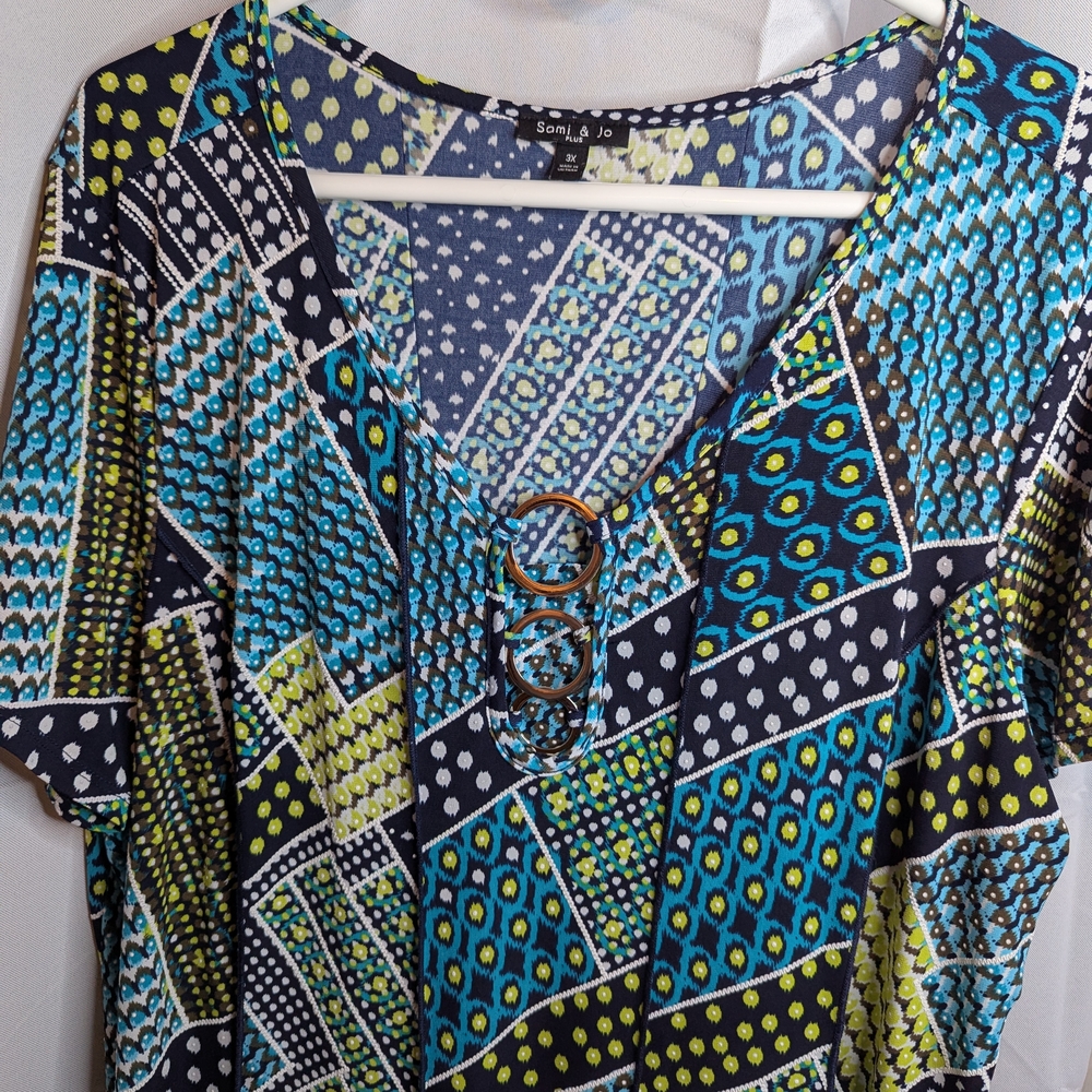 Women's Blue and Green Patterned Top